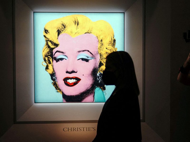 Andy Warhol's "Monroe" wins for a record high of 25.3 billion yen