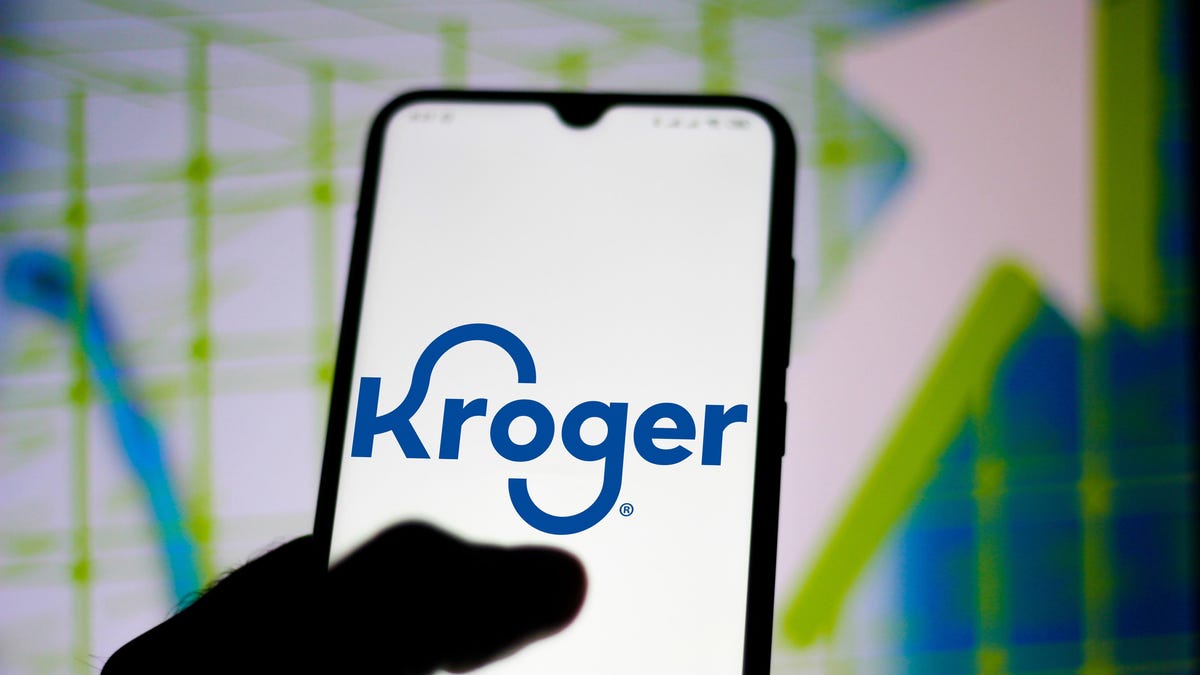 Kroger Co (NYSE:KR) Raises Forecast Benefiting from Demand for Its Cheaper In-House Commodities